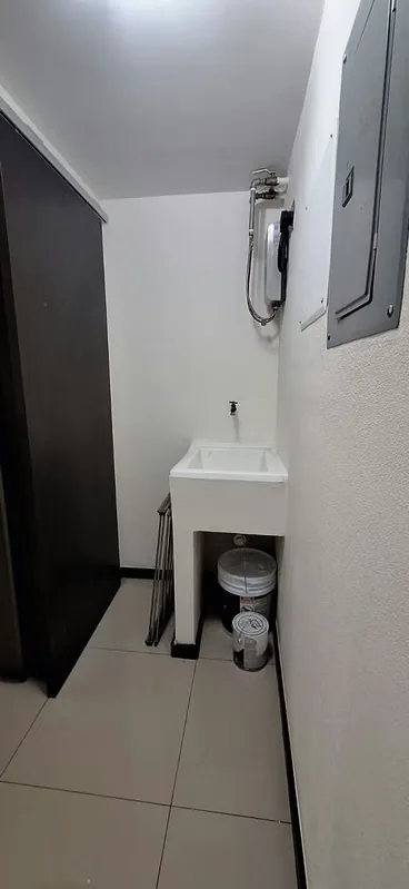Apartamento en primer piso de una sola planta , compuesto de sala comedor,terraza, jardín, cocina con muebles de cocina, linea blanca (cocina, nevera, microondas, area de lavandería, ..., photo 12