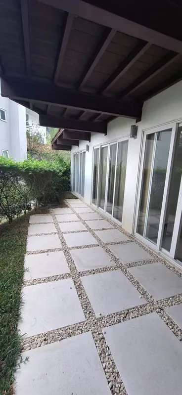 Apartamento en primer piso de una sola planta , compuesto de sala comedor,terraza, jardín, cocina con muebles de cocina, linea blanca (cocina, nevera, microondas, area de lavandería, ..., photo 13