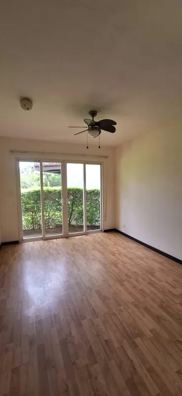 Apartamento en primer piso de una sola planta , compuesto de sala comedor,terraza, jardín, cocina con muebles de cocina, linea blanca (cocina, nevera, microondas, area de lavandería, ..., photo 9
