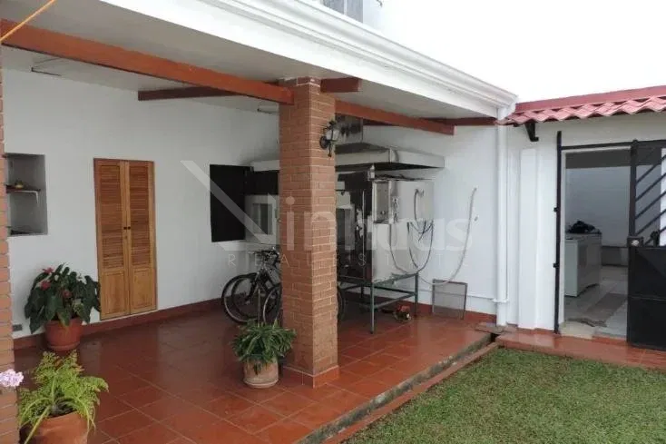 Venta de casa uso mixto - Tres ríos