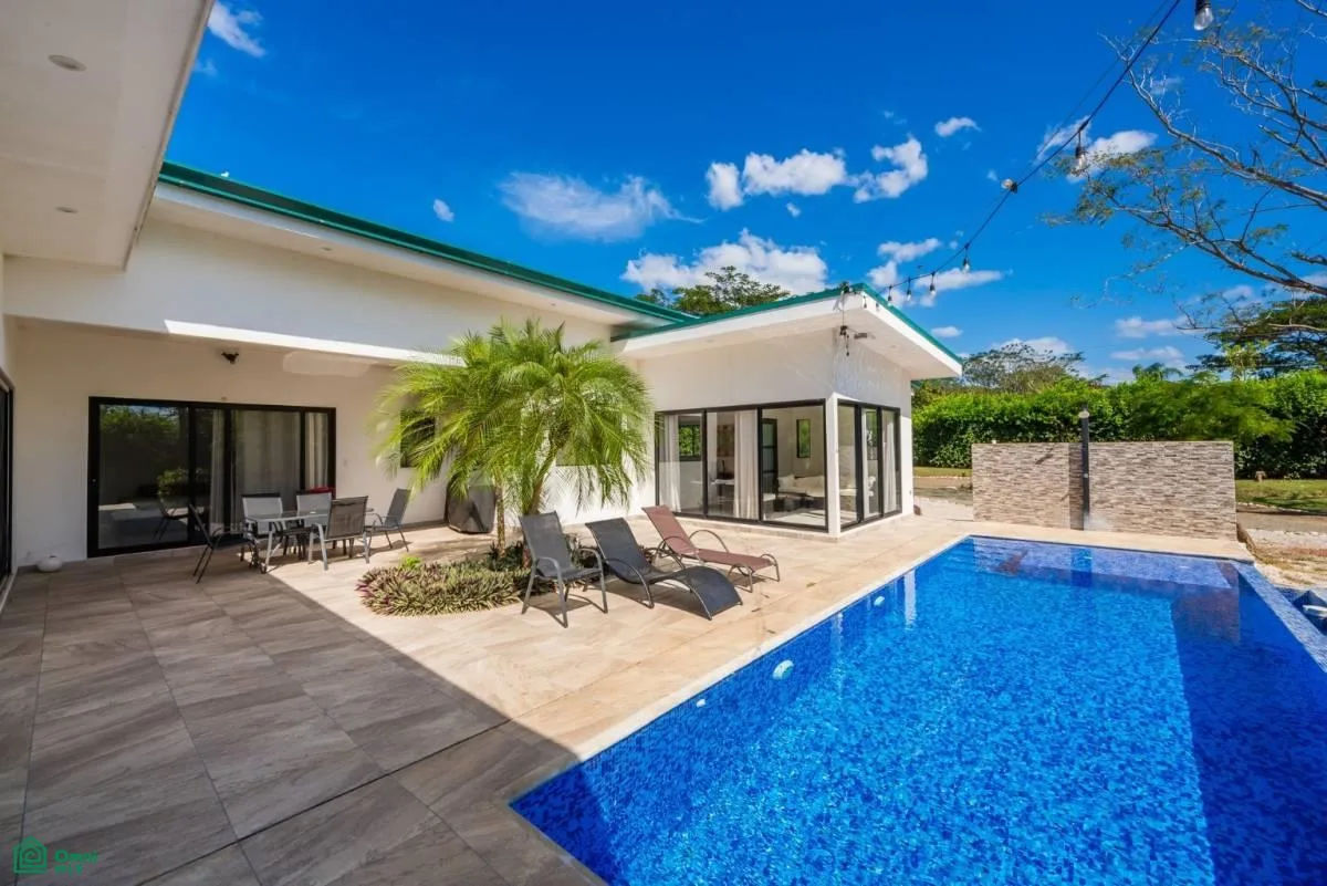 Casa y Terreno con Potencial Comercial y Residencial