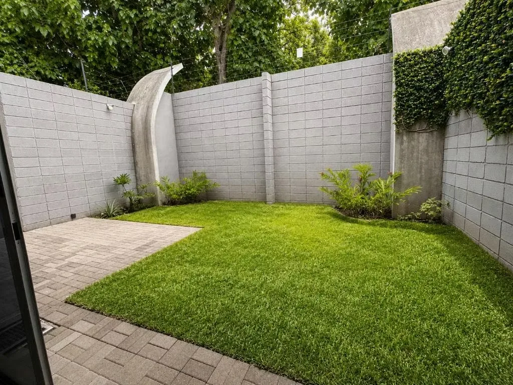 Town housing condominium three bedroom 2 1/2 bath fully furnished or not furnished no Patio small pets one car parking second spot negotiable, photo 6