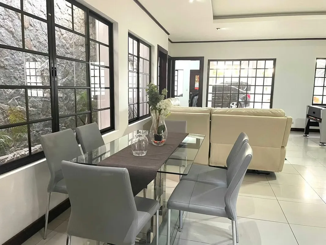Beautiful two-story residence with fine finishes, located in an exclusive, high-value area of Santo Domingo de Heredia. Very close to Auto Mercado, it combines a prime location with ..., photo 11