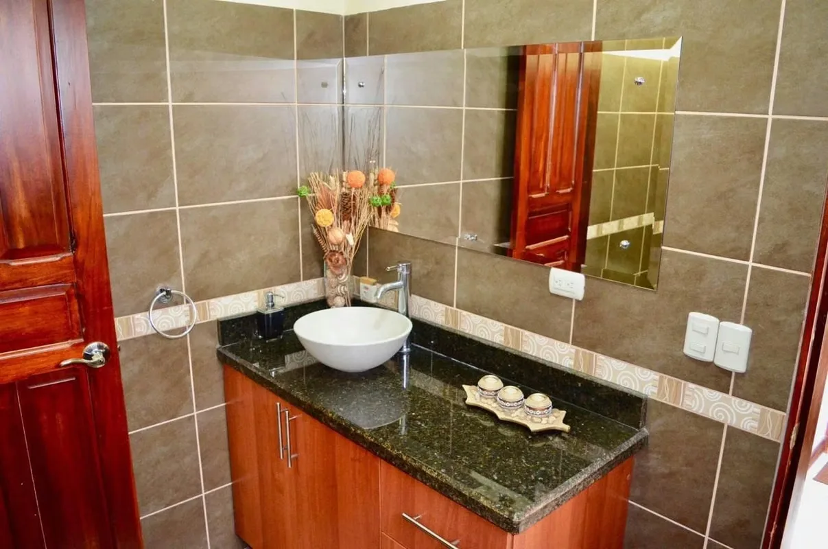 Beautiful two-story residence with fine finishes, located in an exclusive, high-value area of Santo Domingo de Heredia. Very close to Auto Mercado, it combines a prime location with ..., photo 15