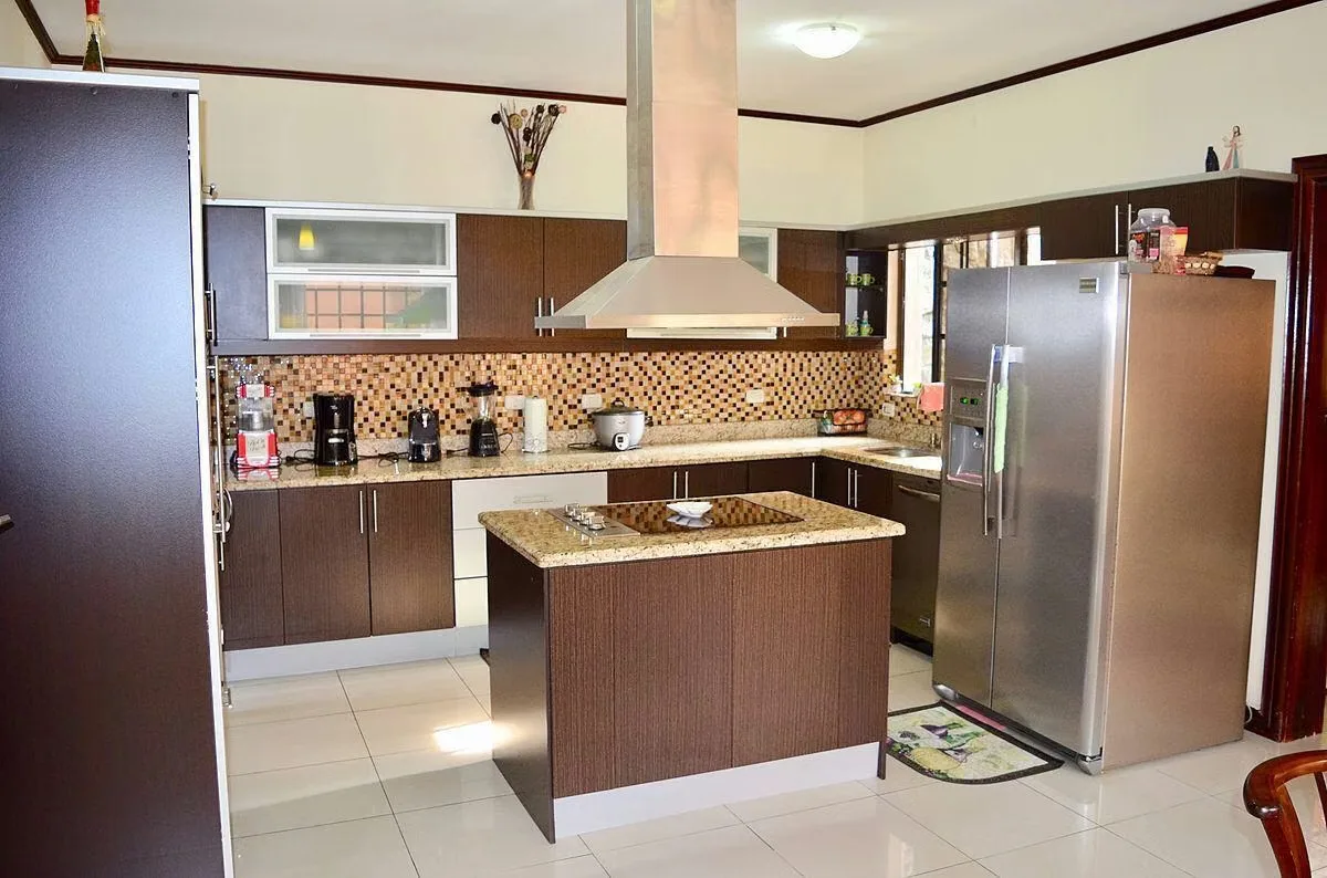 Beautiful two-story residence with fine finishes, located in an exclusive, high-value area of Santo Domingo de Heredia. Very close to Auto Mercado, it combines a prime location with ..., photo 7