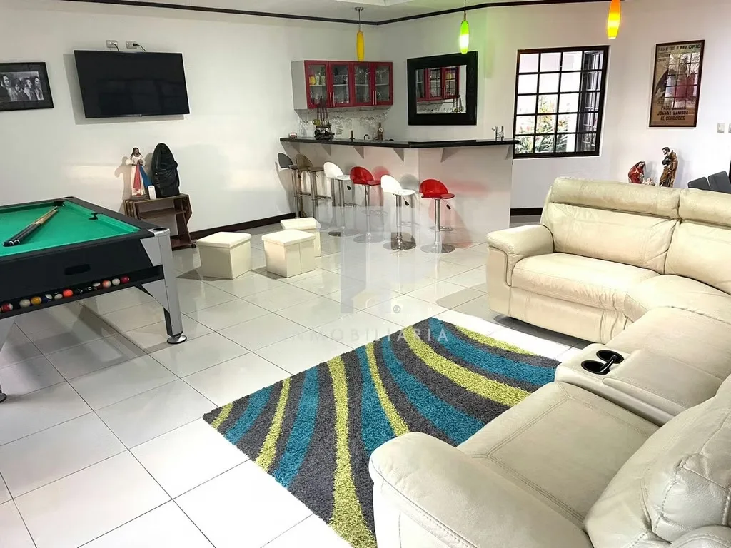 Beautiful two-story residence with fine finishes, located in an exclusive, high-value area of Santo Domingo de Heredia. Very close to Auto Mercado, it combines a prime location with ..., photo 9
