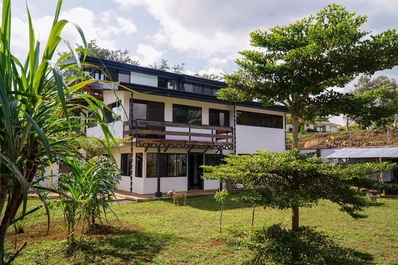 Tranquil Retreat - Modern 3 Story Costa Rica Property in Pedregoso Perez Zeledon