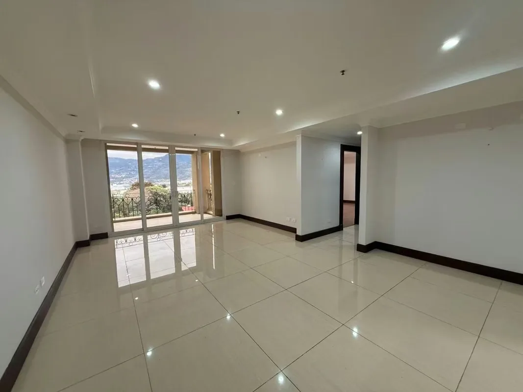 Alquiler de amplio y moderno apartamento en La Sabana., photo 3