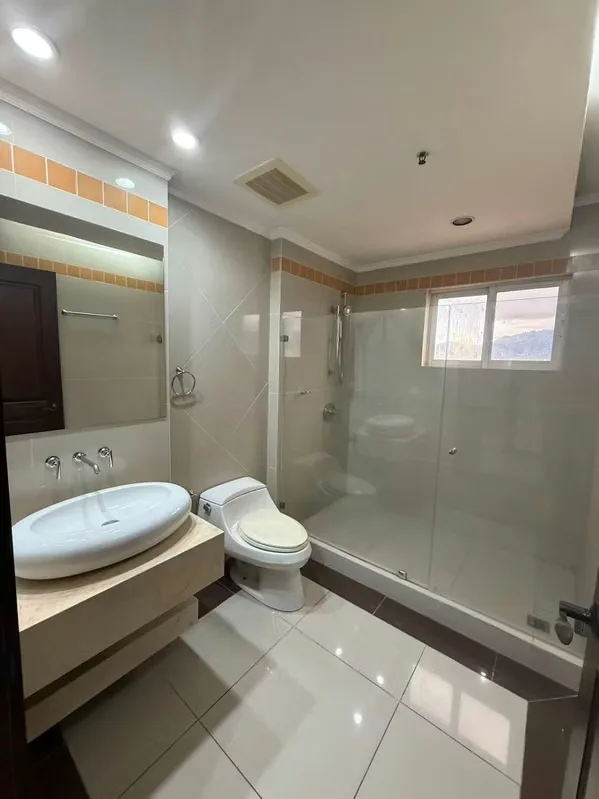 Alquiler de amplio y moderno apartamento en La Sabana., photo 5