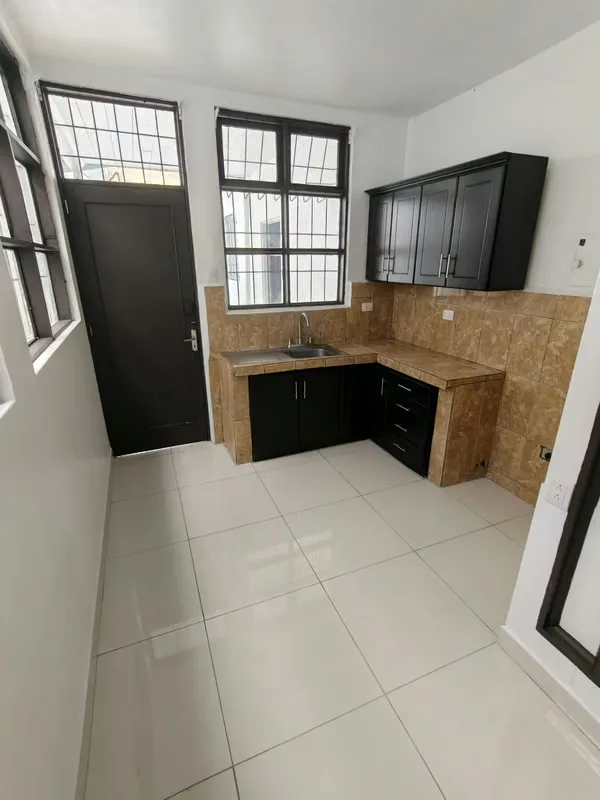 Casa con tres habitaciones, 1 habitación principal para dos personas dos habitaciones para una persona, dos baños con ducha, cochera para un vehículo sala amplia, cocina, patio/sala ..., photo 11