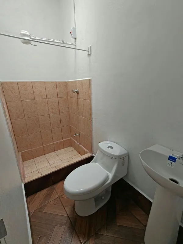 Casa con tres habitaciones, 1 habitación principal para dos personas dos habitaciones para una persona, dos baños con ducha, cochera para un vehículo sala amplia, cocina, patio/sala ..., photo 16