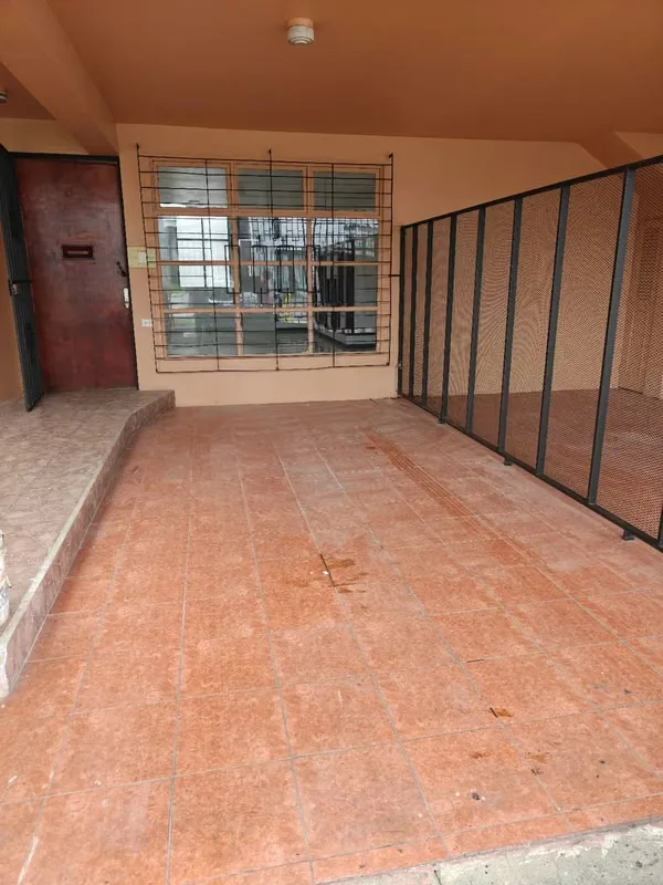 Casa con tres habitaciones, 1 habitación principal para dos personas dos habitaciones para una persona, dos baños con ducha, cochera para un vehículo sala amplia, cocina, patio/sala ..., photo 4