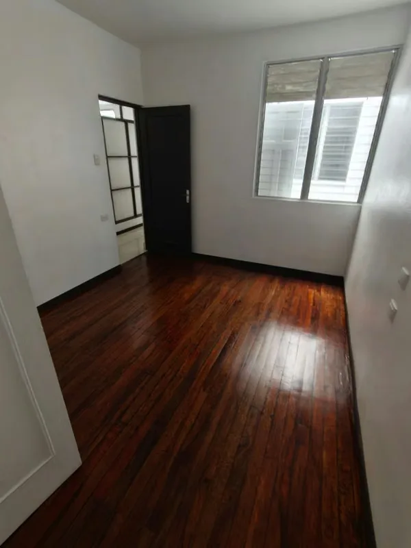 Casa con tres habitaciones, 1 habitación principal para dos personas dos habitaciones para una persona, dos baños con ducha, cochera para un vehículo sala amplia, cocina, patio/sala ..., photo 5