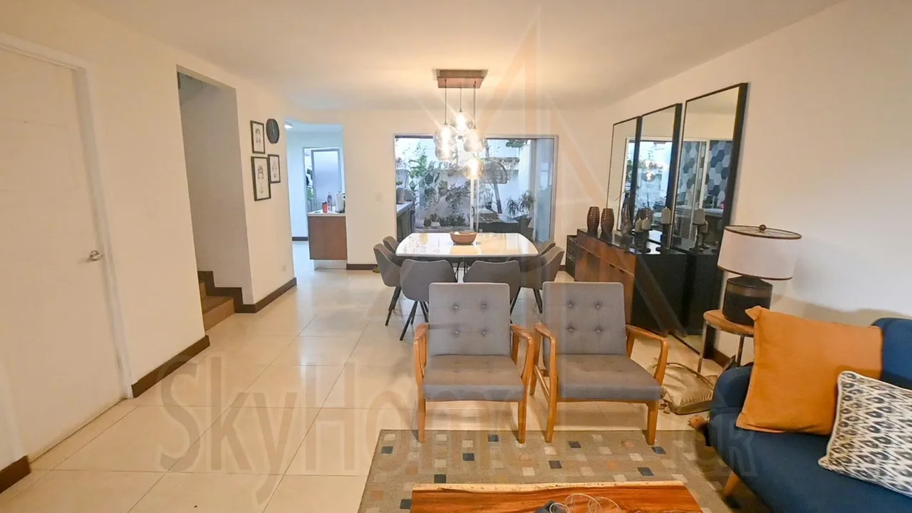 Se ofrece en venta hermosa casa ubicada en el Condominio Barlovento, en Concepción de Tres Ríos, un residencial familiar, seguro y con múltiples amenidades. La propiedad es de dos ..., photo 3