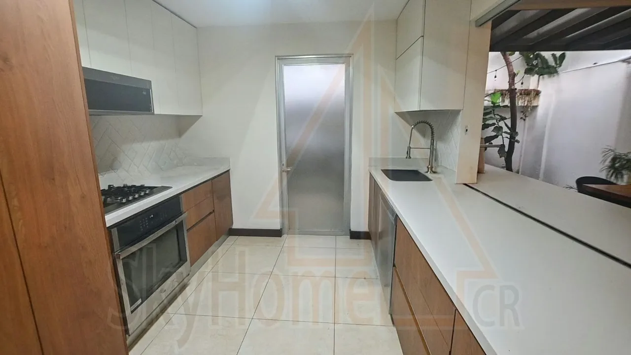 Se ofrece en venta hermosa casa ubicada en el Condominio Barlovento, en Concepción de Tres Ríos, un residencial familiar, seguro y con múltiples amenidades. La propiedad es de dos ..., photo 8