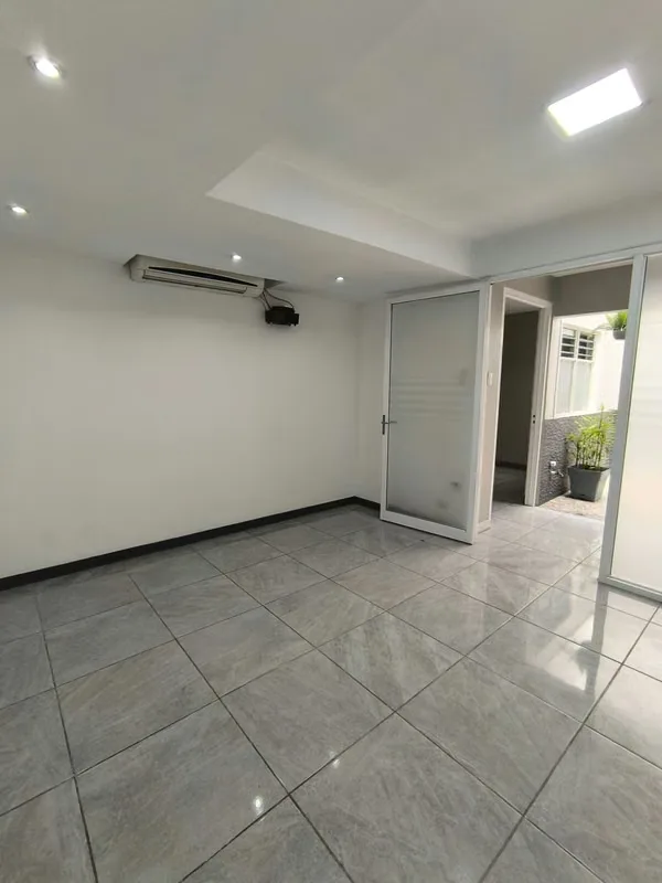 Descubrí esta amplia y hermosa oficina con excelente ubicación, cerca de Intaco, ideal para trabajar en un ambiente ..., photo 5