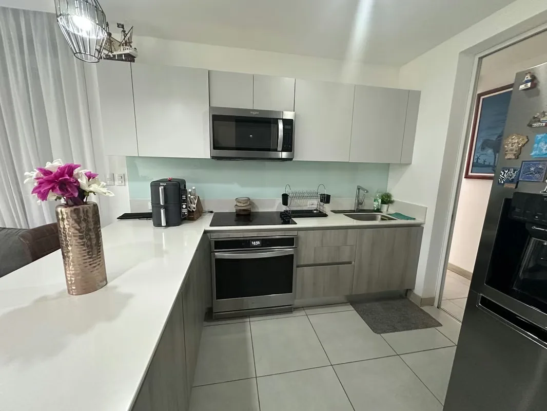 SALE OF BEAUTIFUL HOUSE WITH TERRACE IN THE GROVE, BELEN