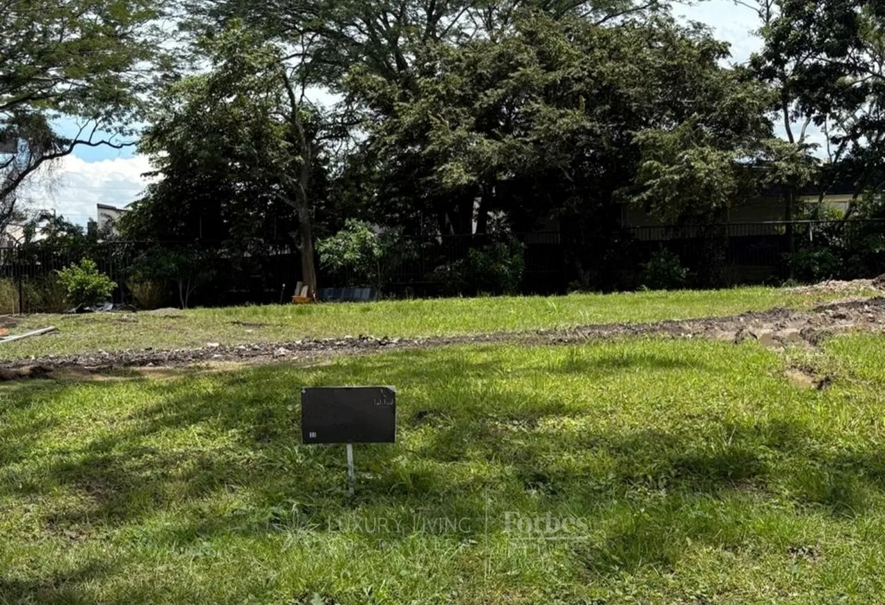 Lot 790m2, Flat in Lindora Within a Modern Condominium