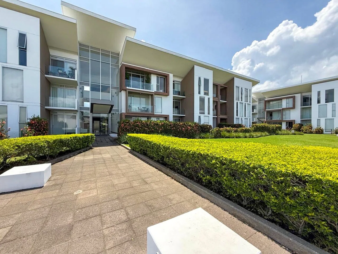 PRE-VENTA DE APARTAMENTOS EN SANTA ANA PARA ESTRENAR*