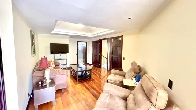 Casa de Lujo con Lote de 1,241 m² en Pinares de Curridabat: Extensas Zonas Verdes, Árboles, Vista a Zona Protegida, photo 13