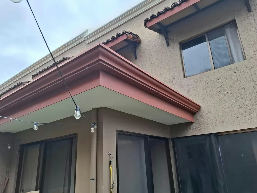 Sale of house in condo in strong Ventura santa ana wells