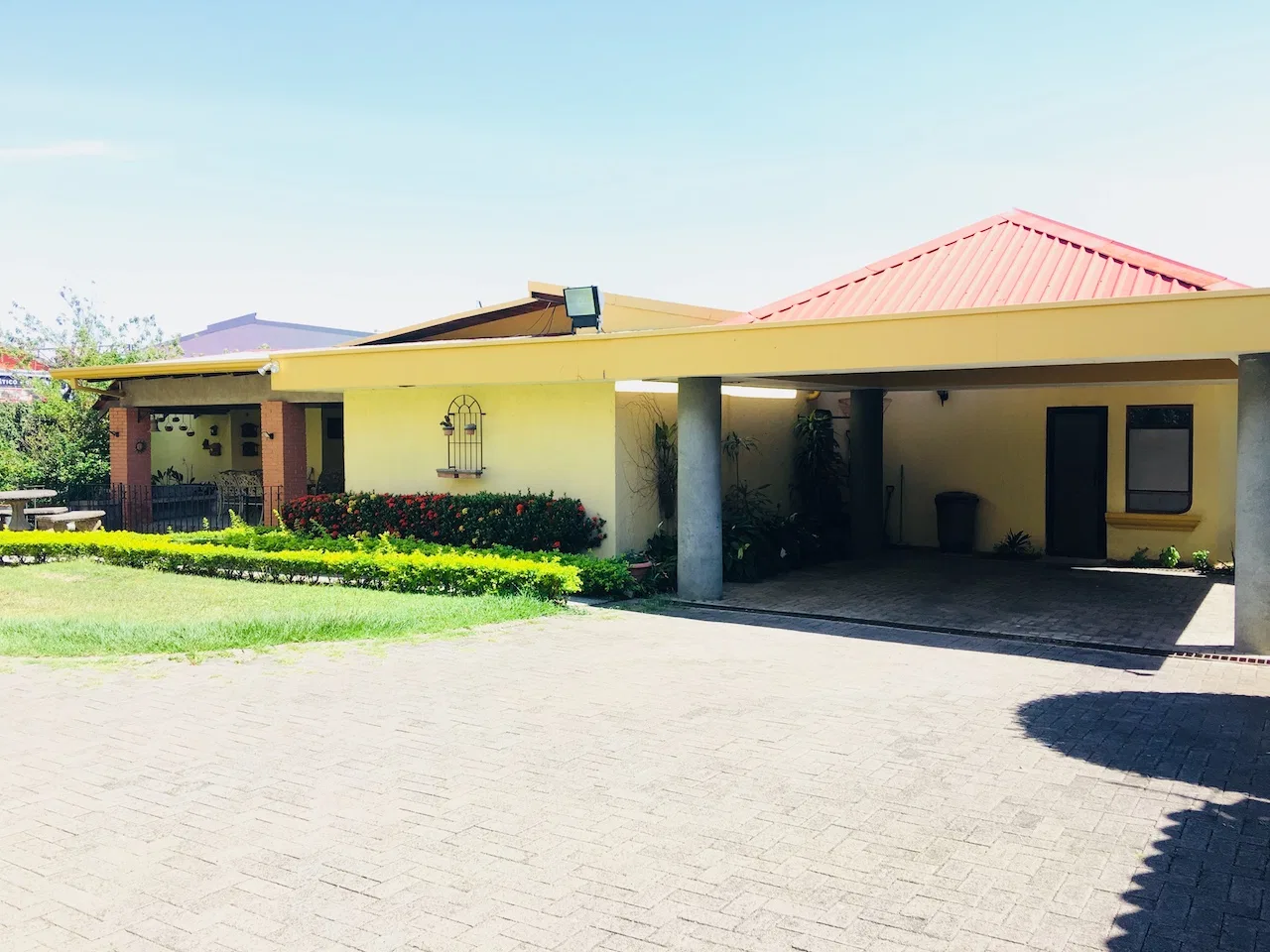 CASA INDEPENDIENTE EN POZOS DE SANTA ANA