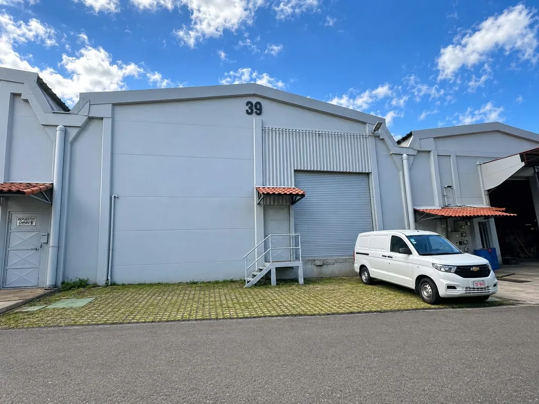 Bodega for Rent 200m ² in Barreal de Heredia-1b