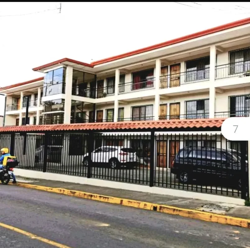 28 Apartments + 4 Commercial Units | 10.3% Net Return, photo 3