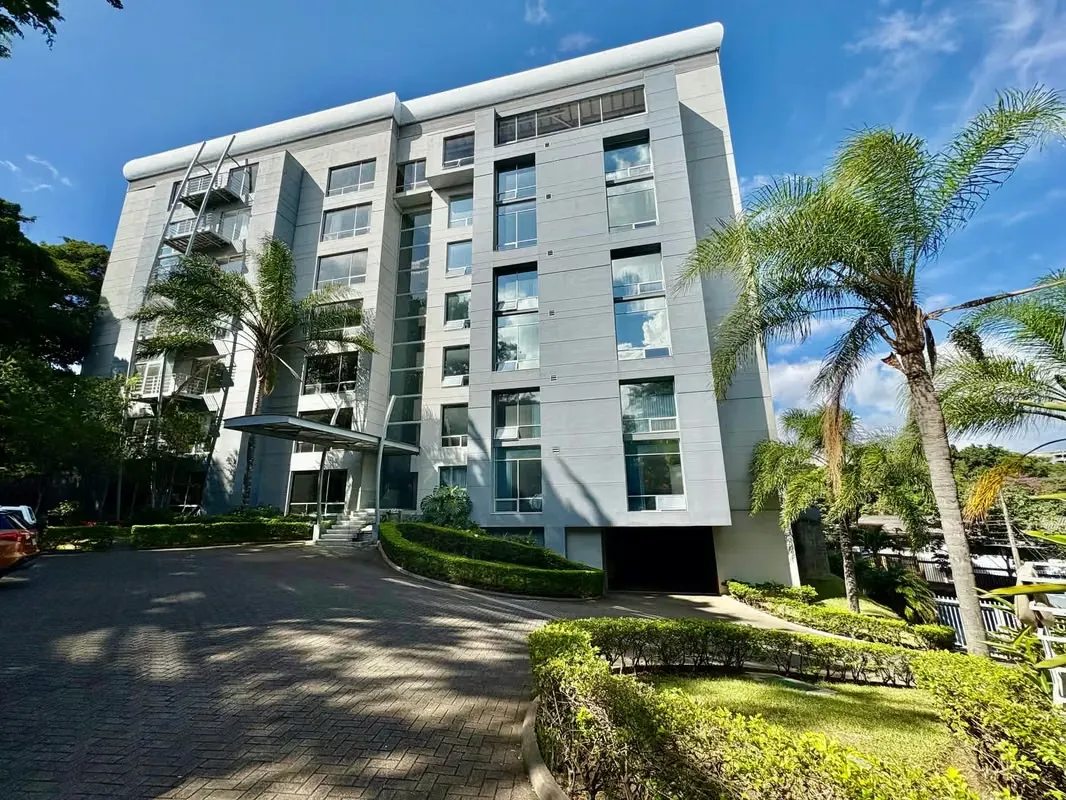 Luxury brand-new apartments for rent in a condominium tower in the exclusive area of Los Laureles, Escazú.