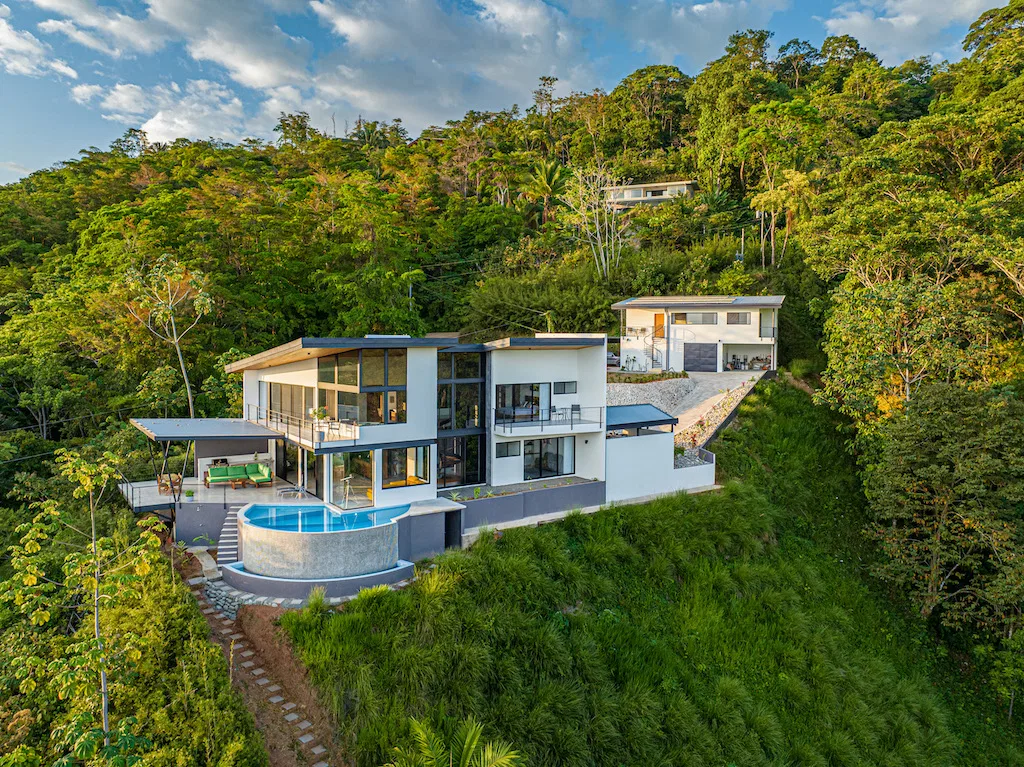 OCEAN AND MOUNTAIN VIEW HOME WITH GUEST HOUSE – 2.18 ACRES, photo 5