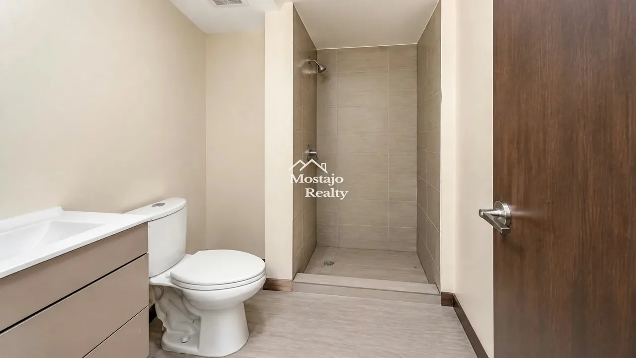 Viva con comodidad, seguridad y una espectacular vista desde este apartamento ubicado en el piso 10, un moderno condominio ideal para quienes buscan un estilo de vida práctico y ..., photo 7