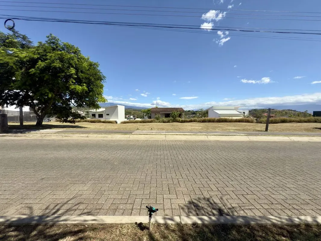 For sale 400 m² residential lot located in the exclusive Montezuma Gated Community, in Puente de Piedra, Grecia, Alajuela.