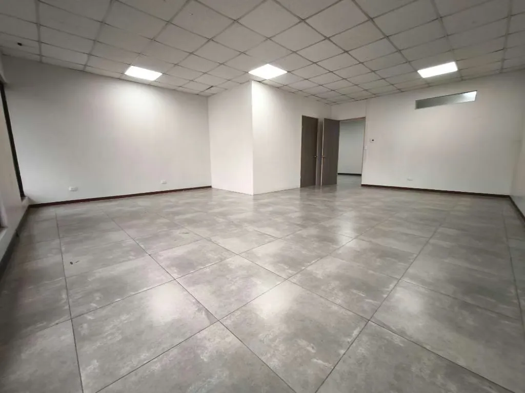Local comercial en alquiler en San Pedro, 200 m² con 4 baños y finos acabados, photo 2