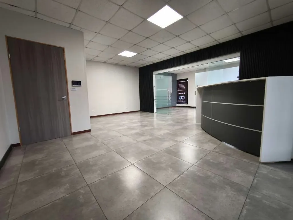 Local comercial en alquiler en San Pedro, 200 m² con 4 baños y finos acabados, photo 3