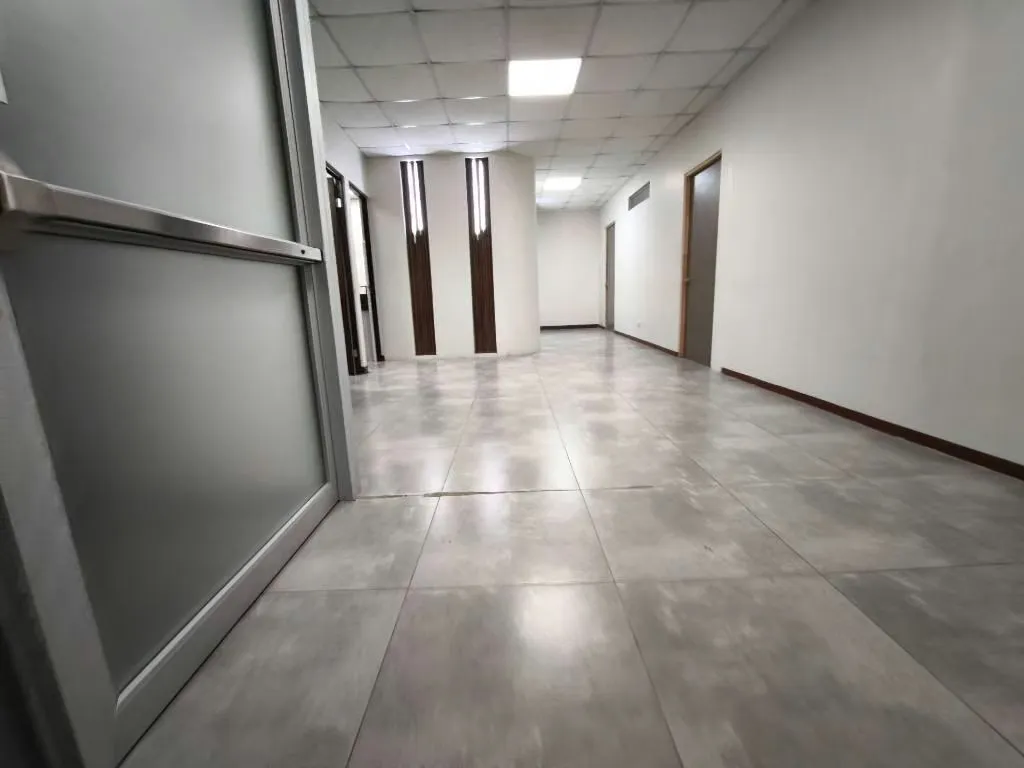 Local comercial en alquiler en San Pedro, 200 m² con 4 baños y finos acabados, photo 4