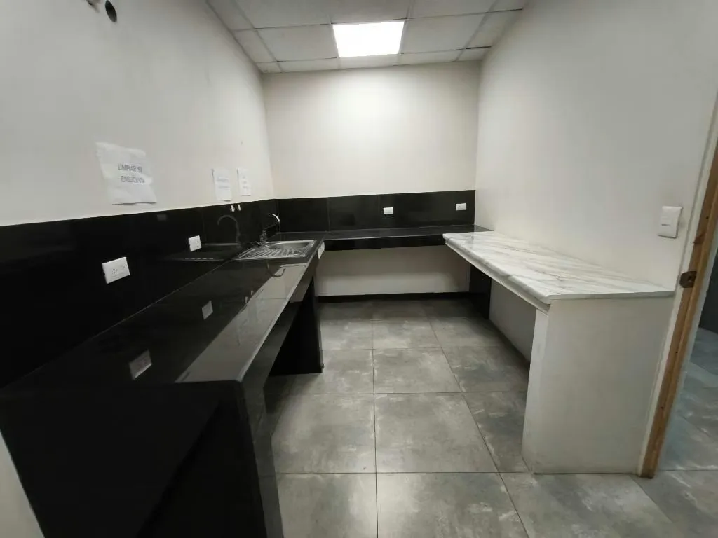 Local comercial en alquiler en San Pedro, 200 m² con 4 baños y finos acabados, photo 5