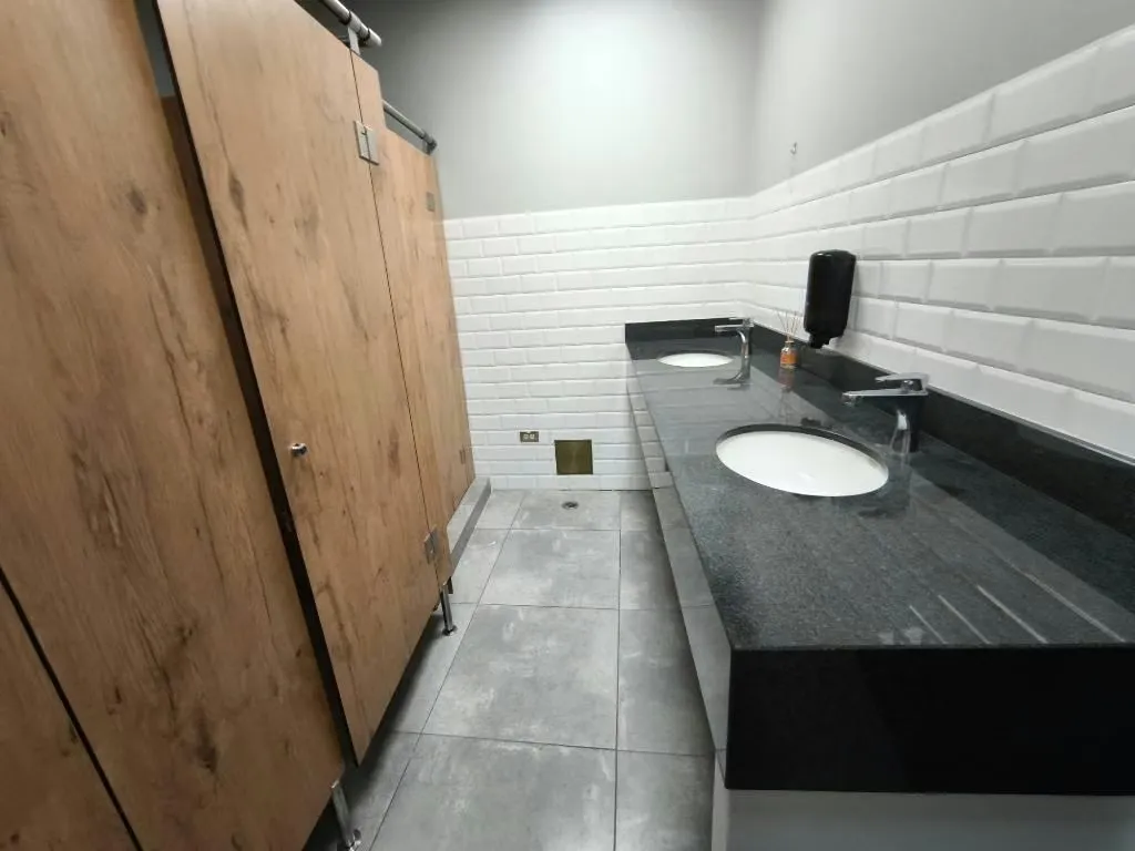 Local comercial en alquiler en San Pedro, 200 m² con 4 baños y finos acabados, photo 6