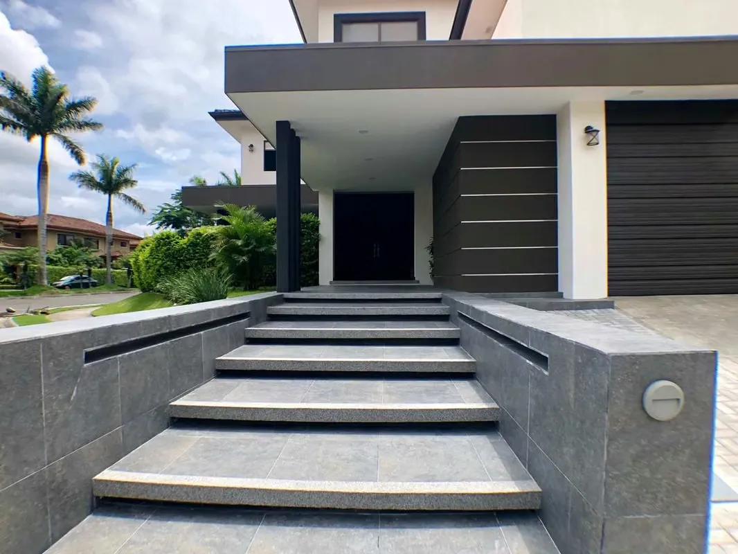 HOUSE FOR SALE IN HACIENDA DEL SOL