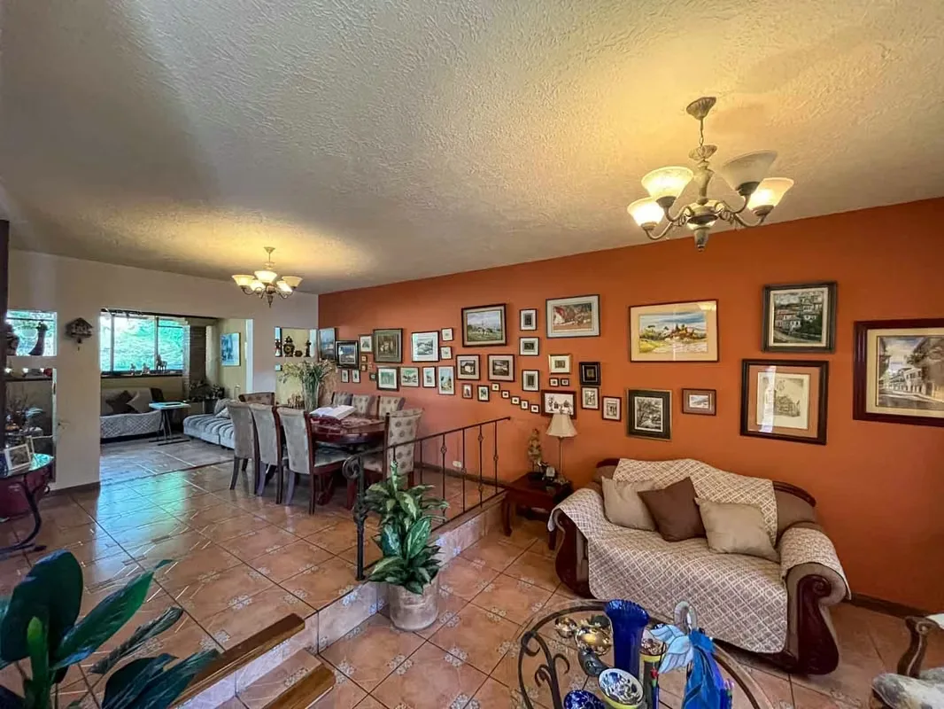 Spacious Concrete Home for Sale in Rohrmoser, photo 3