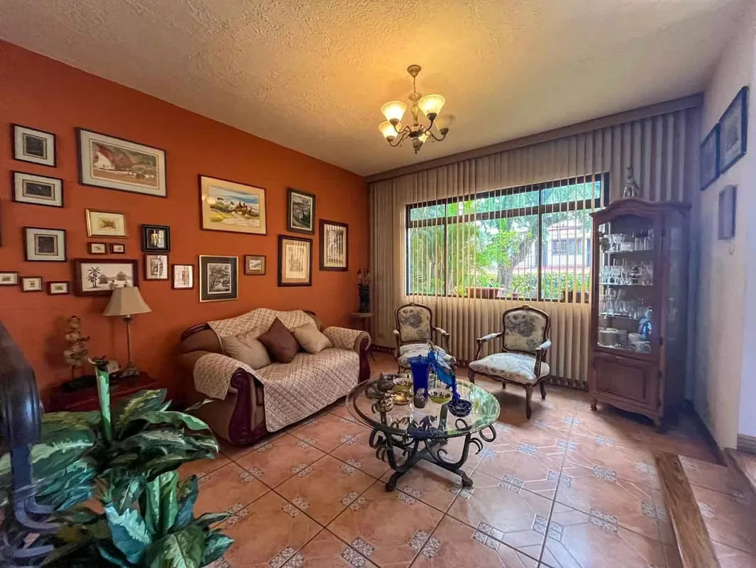 Spacious Concrete Home for Sale in Rohrmoser, photo 4