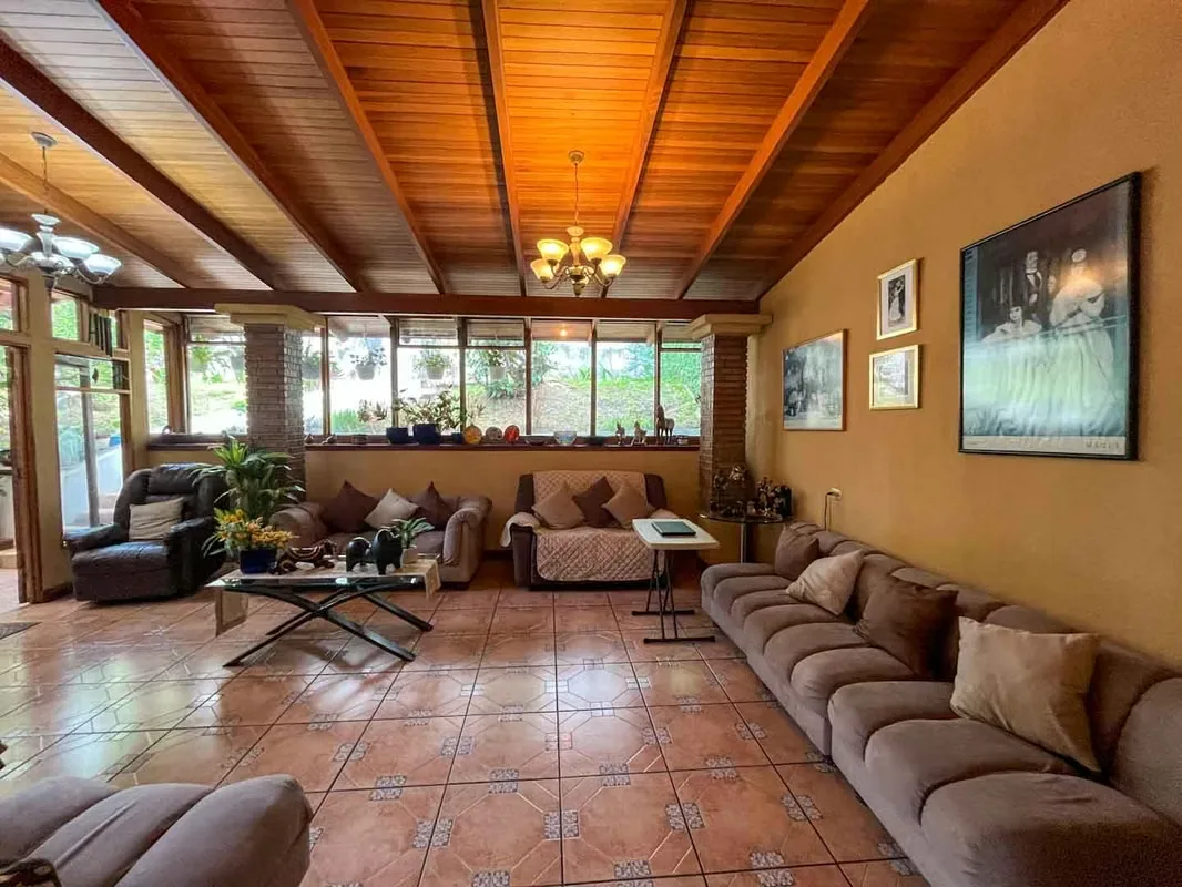 Spacious Concrete Home for Sale in Rohrmoser, photo 7