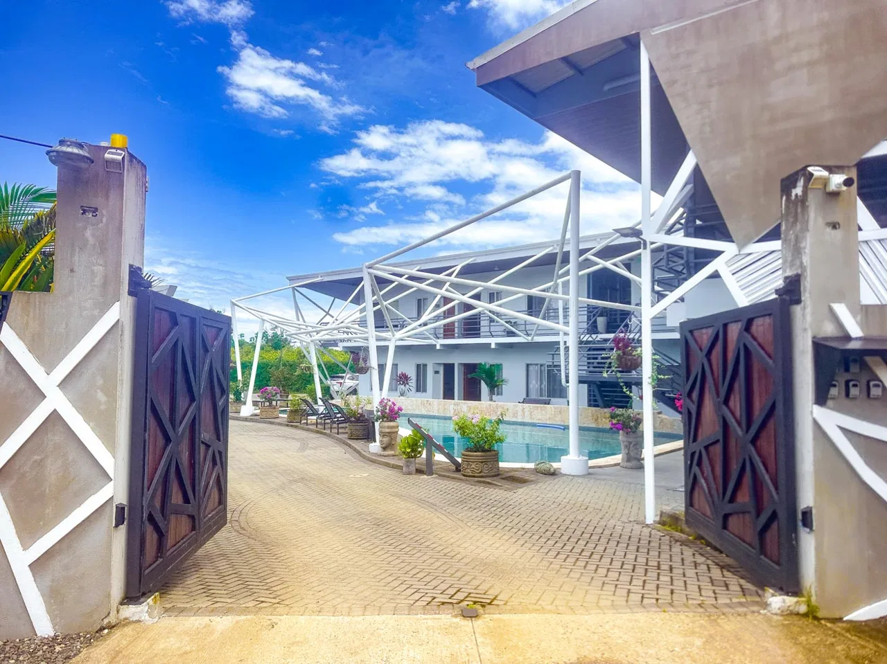 HOTEL PROPERTY WITH TWENTY TWO BEDROOM, NEAR TO THE TOWN , IN UVITA – 0.35 ACRES, photo 5
