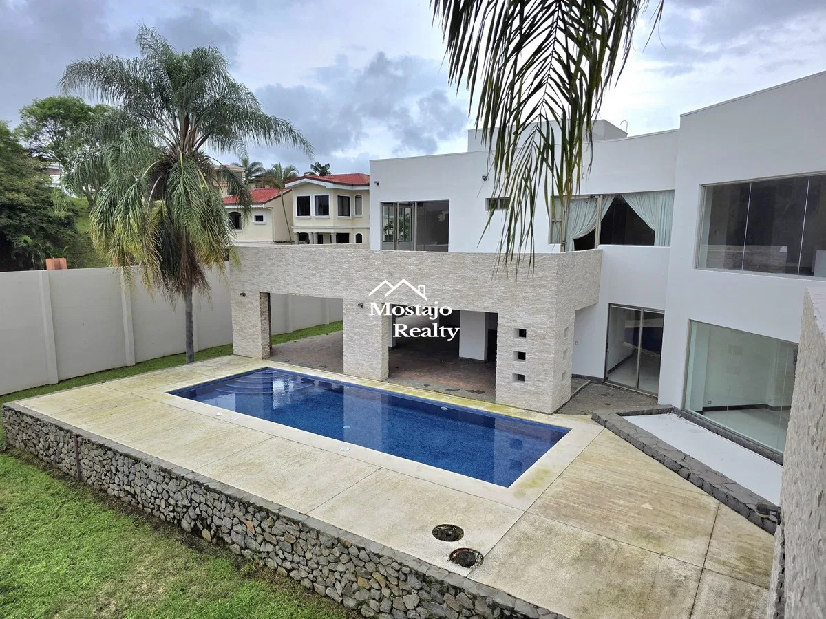Venta de Casa de lujo,  Residencial Manantiales, Belen, Remate Bancario
