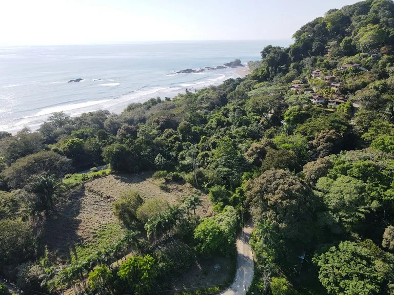 Front Row Mixed Use Property with an Easy Walk to Dominicalito Beach, photo 4