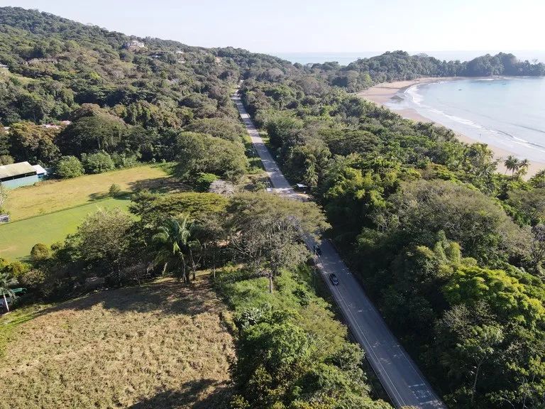 Front Row Mixed Use Property with an Easy Walk to Dominicalito Beach, photo 6