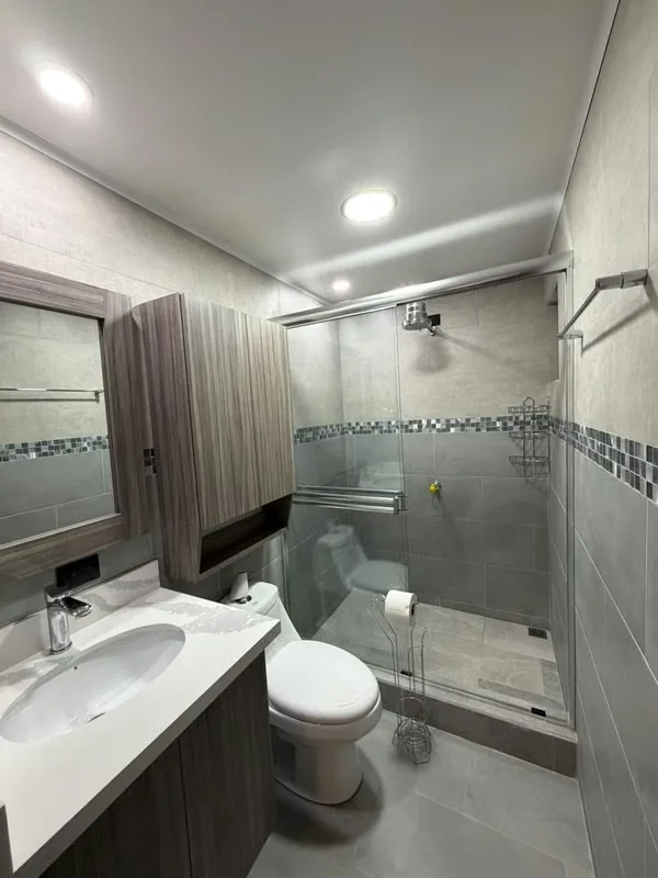 Recién remodelada, muebles de cocina, alacena, mueble de blancos, closets de los 4 cuartos amplios y nuevos, baños recién remodelados. Cuenta con espacios de área de cuarto de ..., photo 11