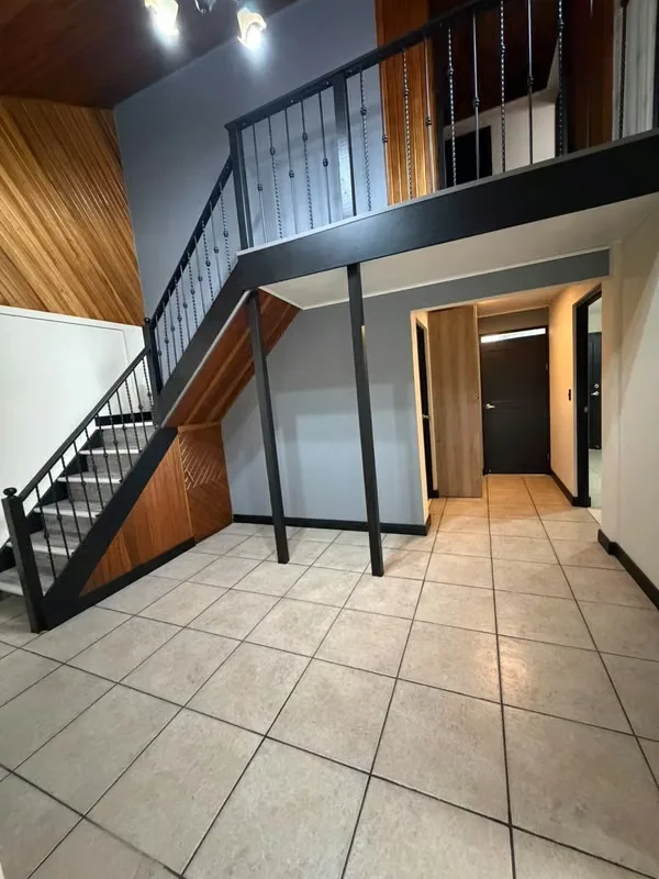 Recién remodelada, muebles de cocina, alacena, mueble de blancos, closets de los 4 cuartos amplios y nuevos, baños recién remodelados. Cuenta con espacios de área de cuarto de ..., photo 12