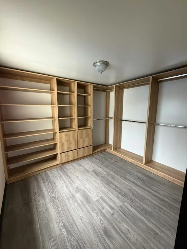Recién remodelada, muebles de cocina, alacena, mueble de blancos, closets de los 4 cuartos amplios y nuevos, baños recién remodelados. Cuenta con espacios de área de cuarto de ..., photo 16