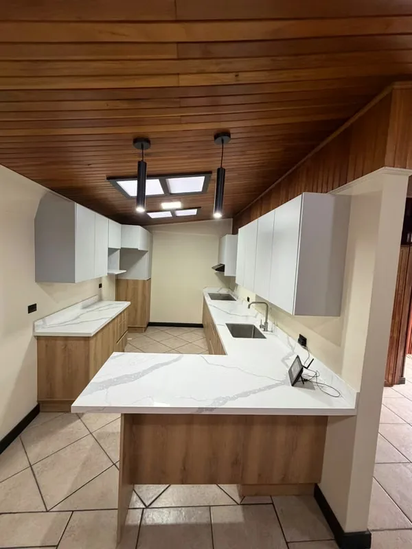 Recién remodelada, muebles de cocina, alacena, mueble de blancos, closets de los 4 cuartos amplios y nuevos, baños recién remodelados. Cuenta con espacios de área de cuarto de ..., photo 7