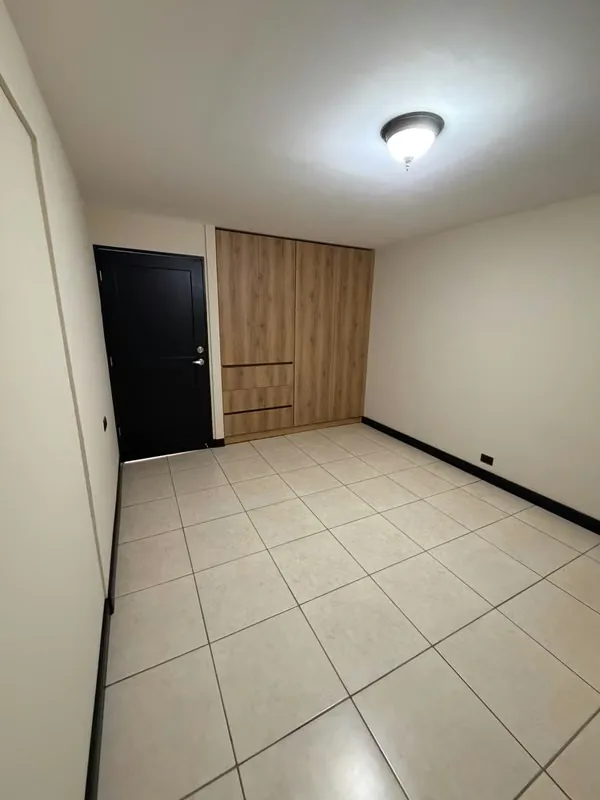Recién remodelada, muebles de cocina, alacena, mueble de blancos, closets de los 4 cuartos amplios y nuevos, baños recién remodelados. Cuenta con espacios de área de cuarto de ..., photo 9